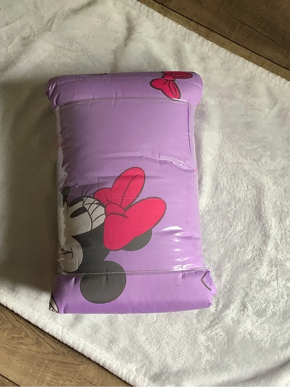 Disney Minnie Mouse Lavender and Pink Full Comforter